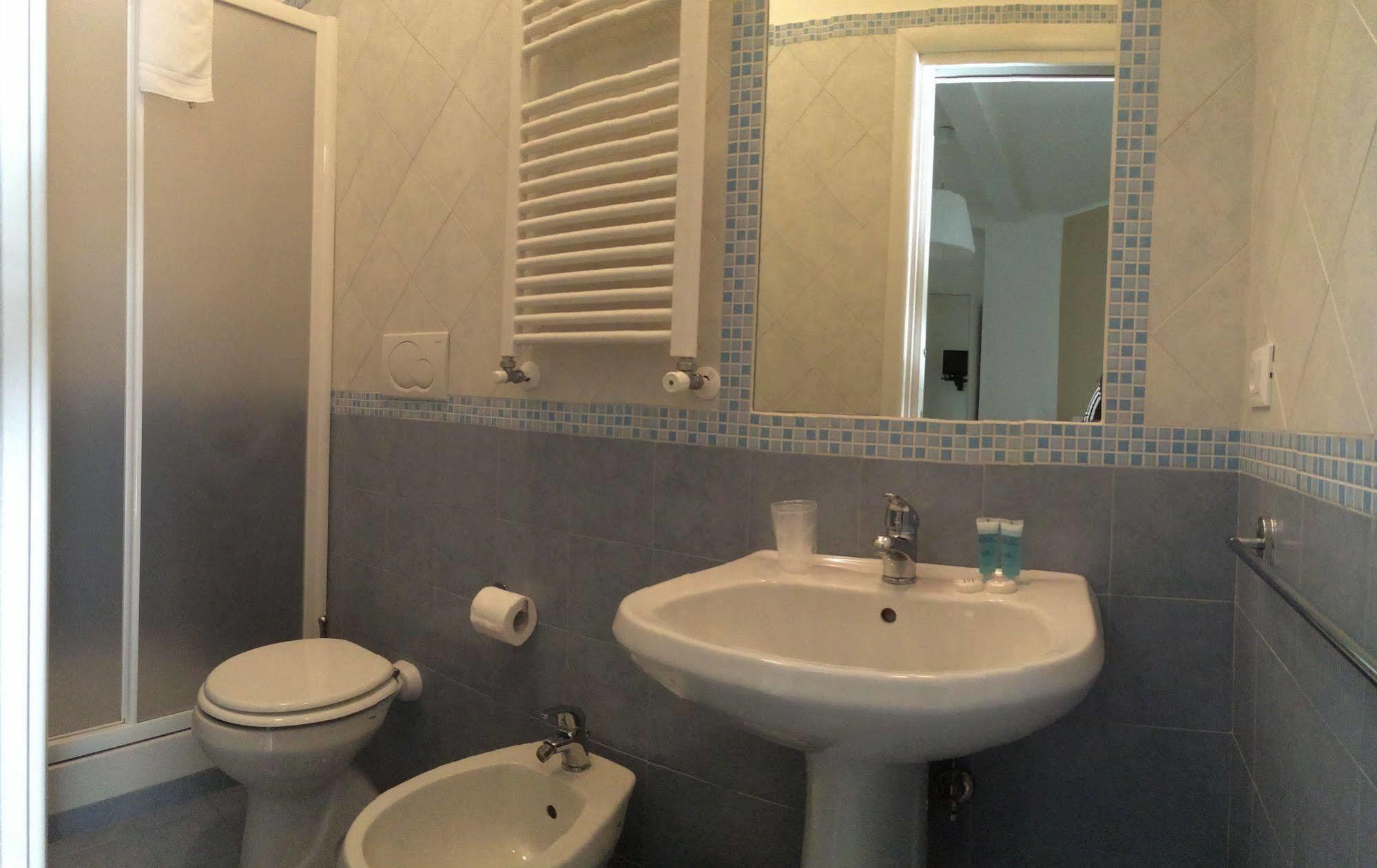 Hotel Domus Italiana Roma Esterno foto