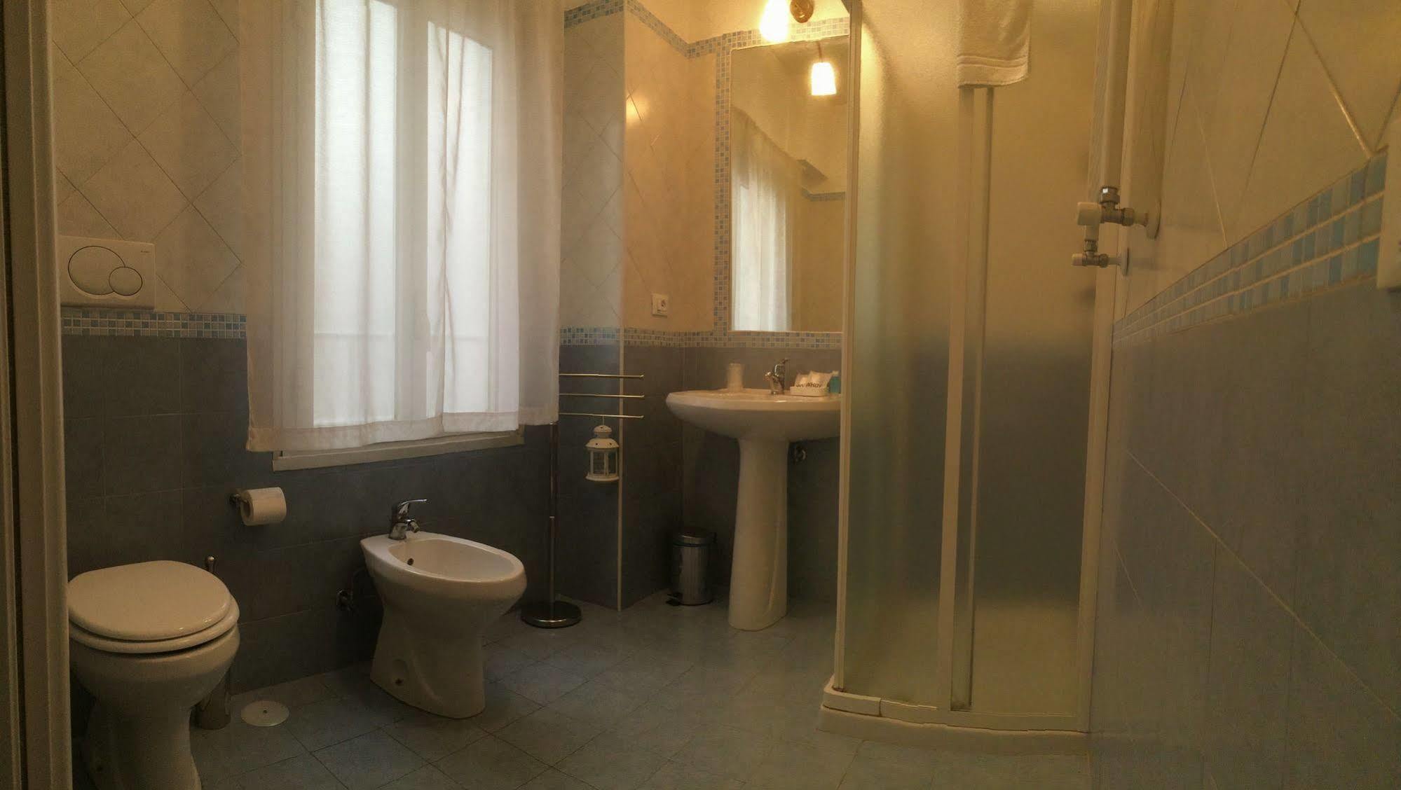 Hotel Domus Italiana Roma Esterno foto