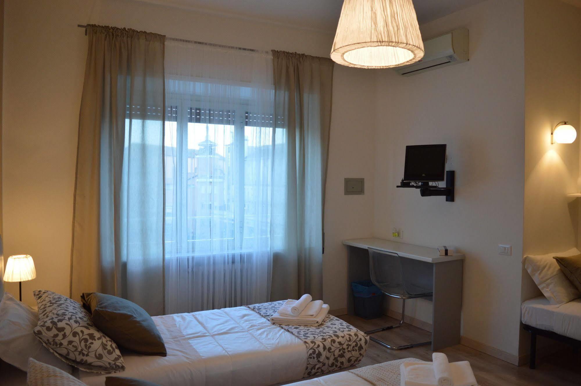 Hotel Domus Italiana Roma Esterno foto
