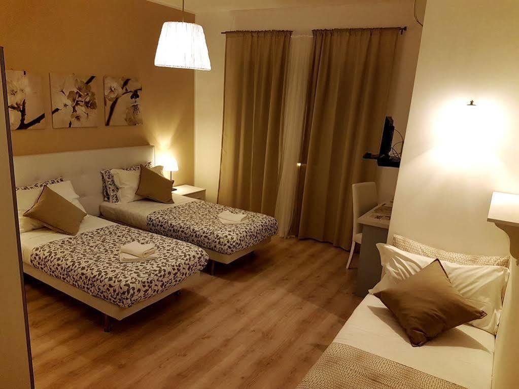 Hotel Domus Italiana Roma Esterno foto